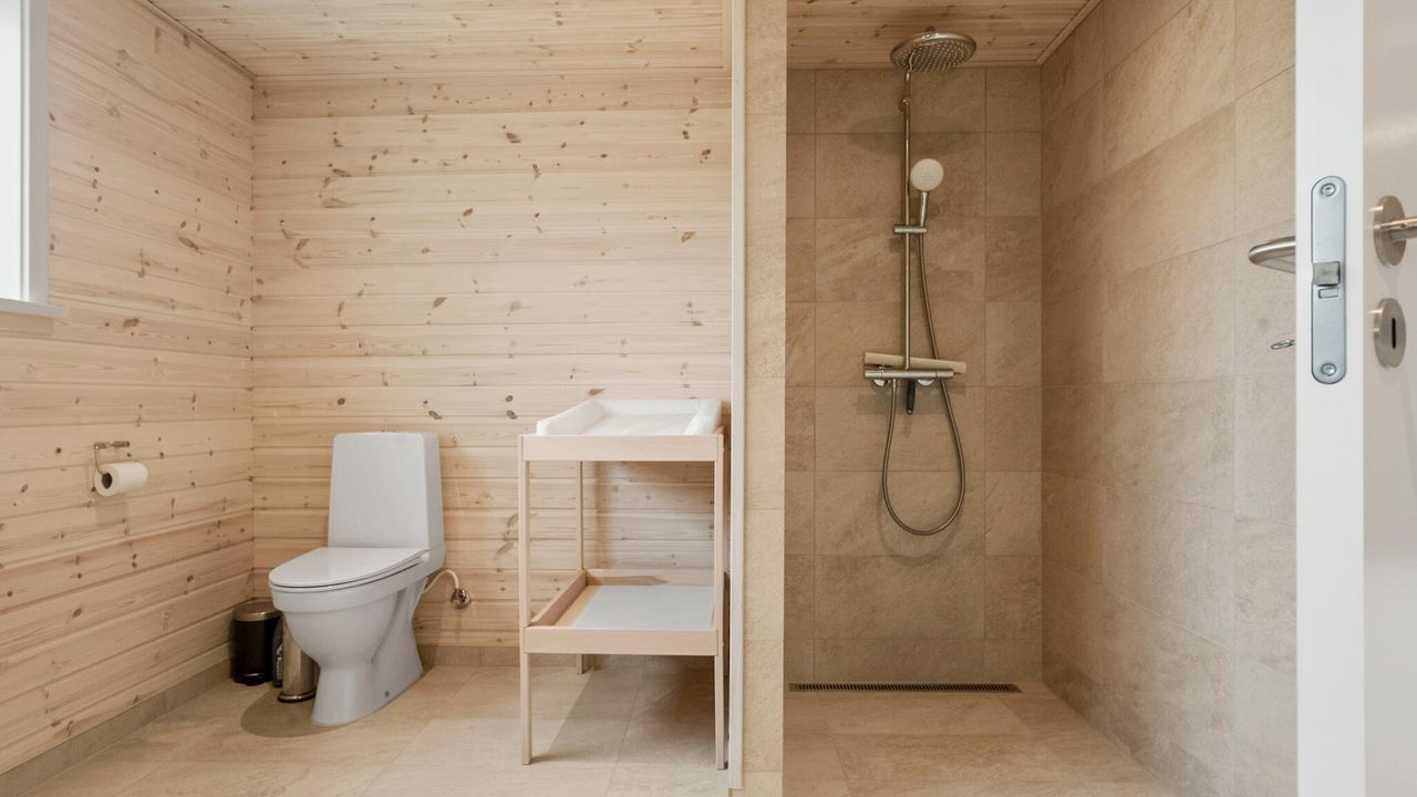 bathroom bathroom